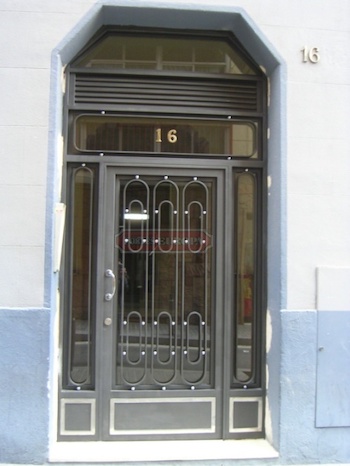 Puerta de comunidad